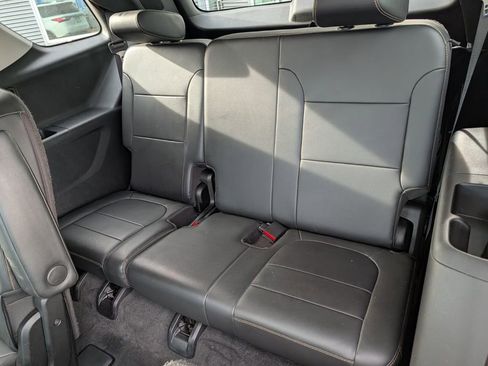Used 2020 Chevrolet Traverse RS FWD image 14