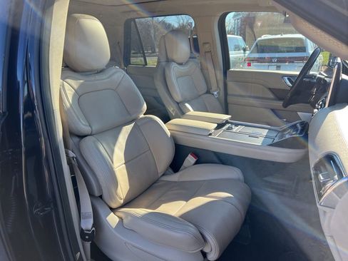 Used 2021 Lincoln Navigator Reserve w/ Luxury Package image 24