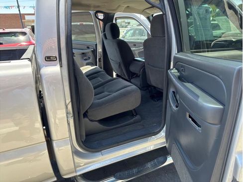 Used 2004 Chevrolet Silverado 2500 LS w/ Skid Plate Package AWD/4WD image 9