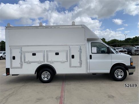 Used 2022 Chevrolet Express 3500 w/ Power Convenience Package RWD image 5