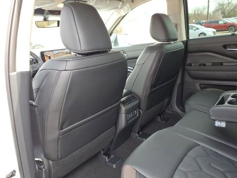 New 2026 Nissan Pathfinder Platinum image 27