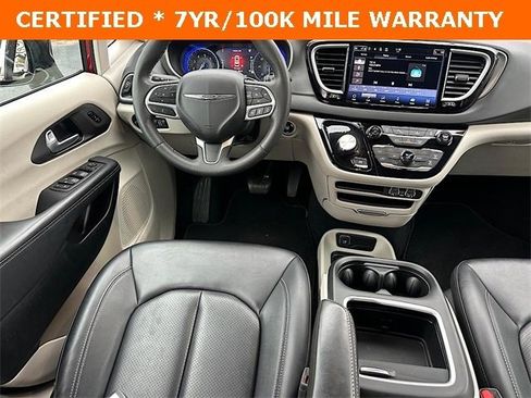 Certified 2024 Chrysler Pacifica Touring-L image 19