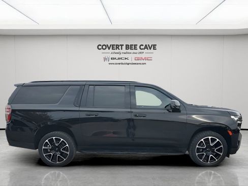Used 2022 Chevrolet Suburban RST w/ Sport Performance Package image 11