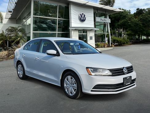 Used 2017 Volkswagen Jetta S image 3