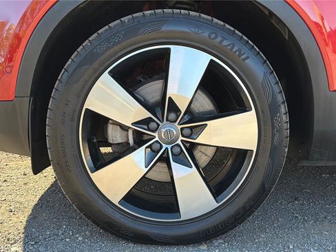 Used 2019 Volvo XC40 T5 Momentum image 31
