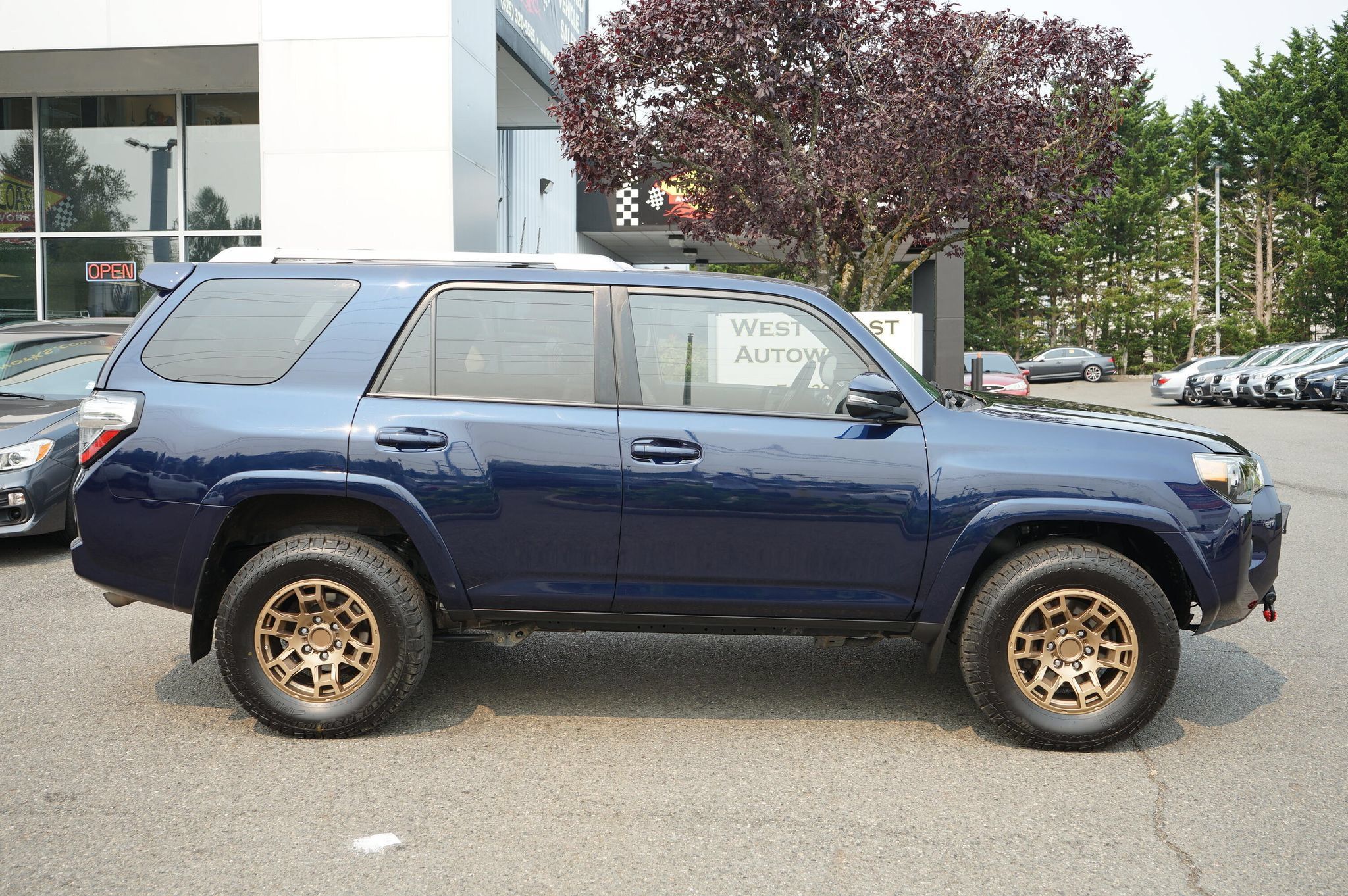 Used 2018 Toyota 4Runner SR5 Premium AWD/4WD image 7