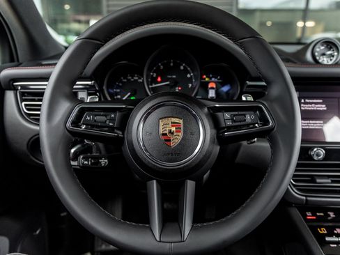 Certified 2025 Porsche Macan image 24