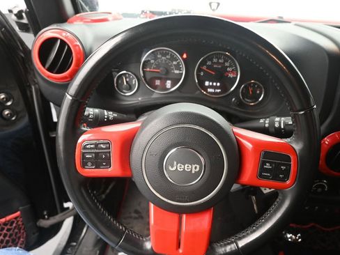 Used 2018 Jeep Wrangler Unlimited Rubicon image 30