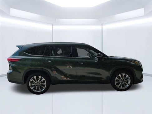 Used 2023 Toyota Highlander Limited FWD image 7