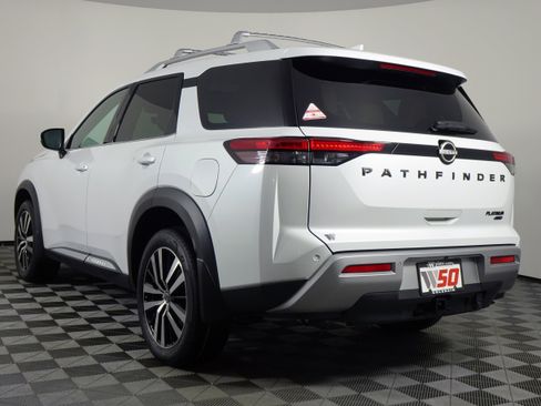 New 2025 Nissan Pathfinder Platinum image 16