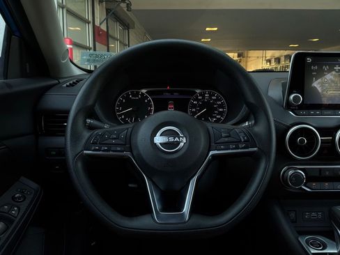 Used 2025 Nissan Sentra SV FWD image 32