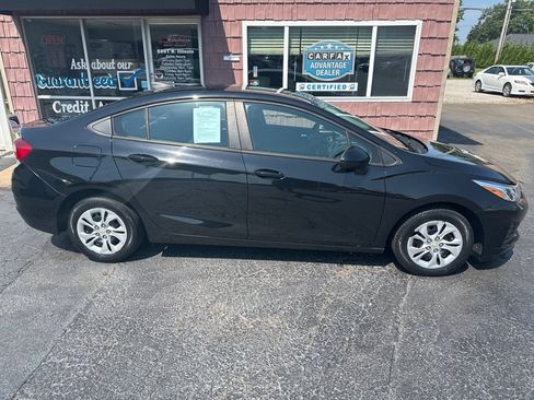 Used 2019 Chevrolet Cruze LS FWD image 6