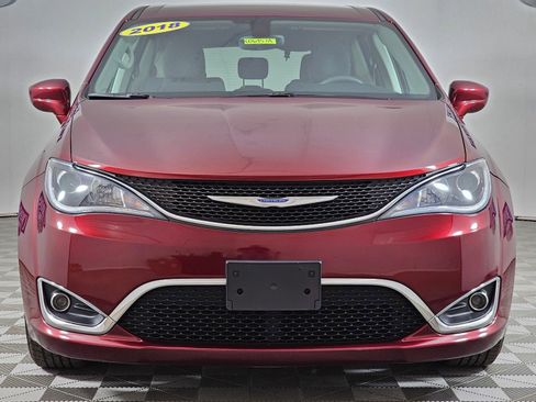 Used 2018 Chrysler Pacifica Touring Plus w/ Tire & Wheel Group FWD image 9