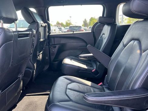 Used 2018 Chrysler Pacifica Touring-L Plus w/ S Appearance Package FWD image 14