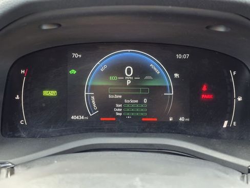 Used 2025 Toyota Camry SE image 11