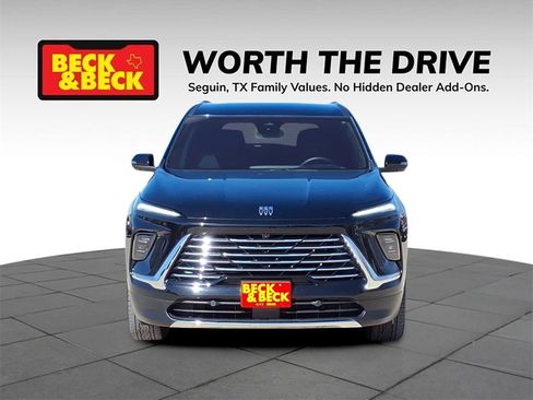 Used 2025 Buick Enclave Preferred image 2