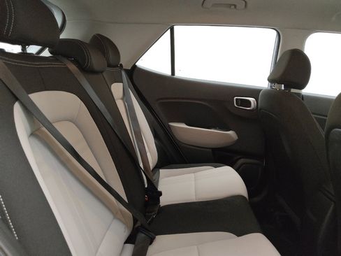 Used 2021 Hyundai Venue SEL FWD image 19