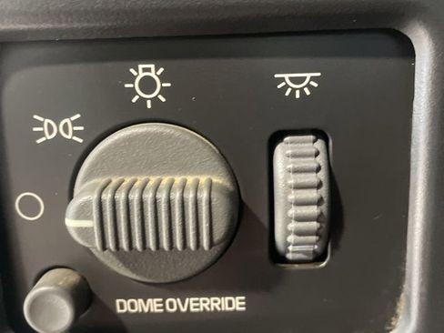 Used 2001 Chevrolet Silverado 3500 4x4 Regular Cab w/ Snow Plow Prep Pkg image 14