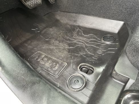 Used 2022 Jeep Gladiator Willys image 34