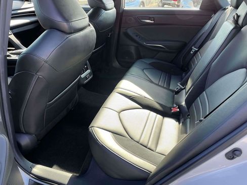 Used 2021 Toyota Avalon XSE image 6