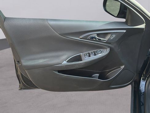 Used 2022 Chevrolet Malibu RS image 17