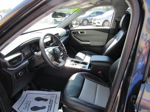 Used 2024 Ford Explorer XLT w/ Equipment Group 202A AWD/4WD image 8