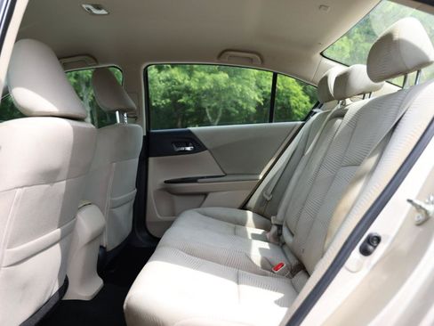 Used 2017 Honda Accord LX image 29