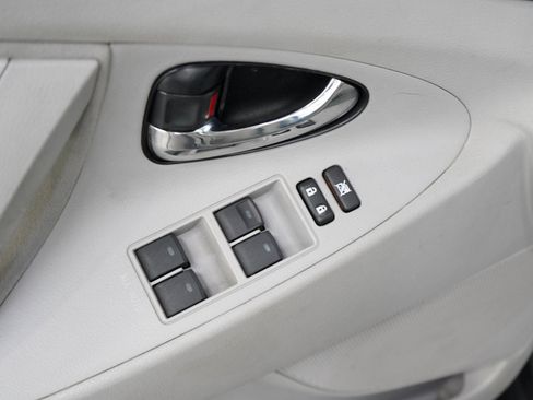 Used 2011 Toyota Camry LE FWD image 18