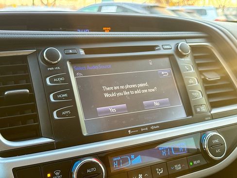 Used 2016 Toyota Highlander XLE image 25