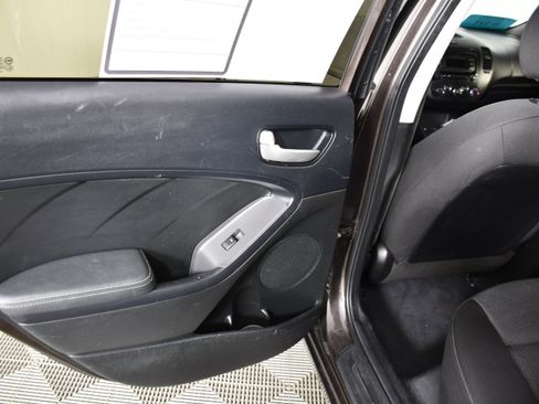 Used 2018 Kia Forte LX image 42