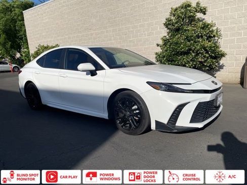 Used 2025 Toyota Camry SE image 1