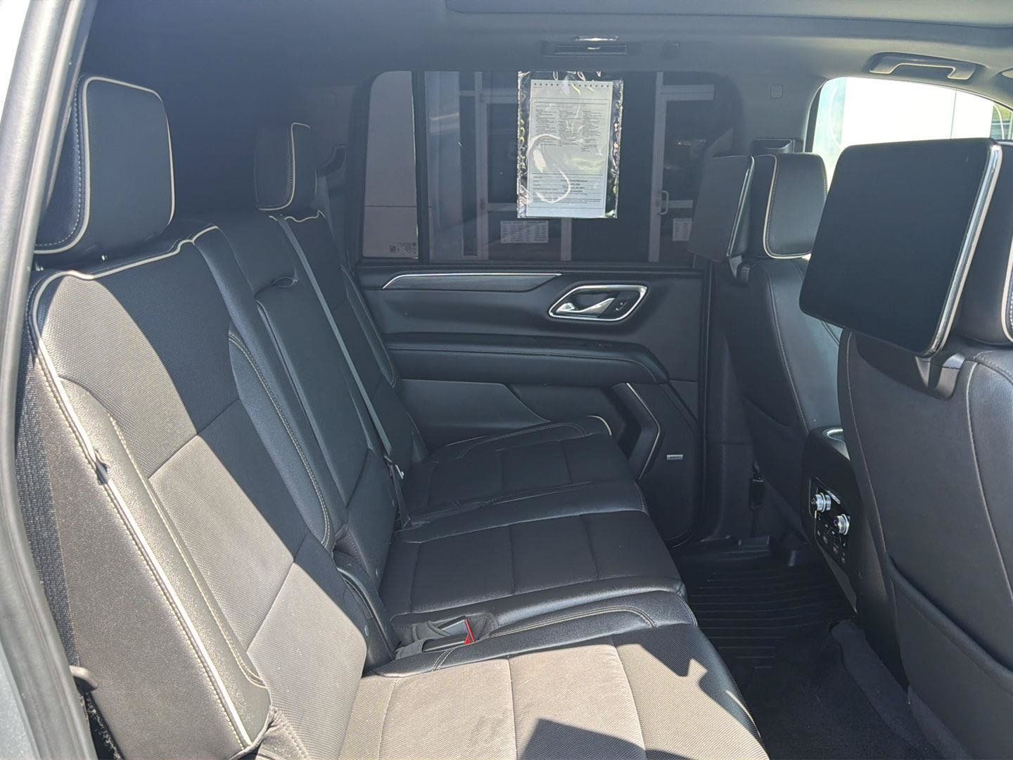 Used 2023 GMC Yukon XL SLT w/ SLT Premium Package AWD/4WD image 9