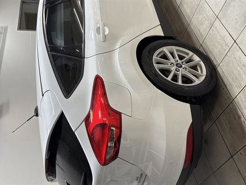 Used 2016 Ford Focus SE w/ SE Cold Weather Package image 4