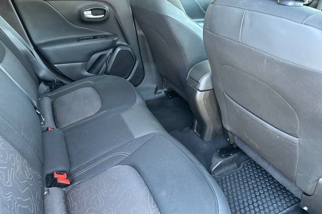 Used 2023 Jeep Renegade Latitude AWD/4WD image 18