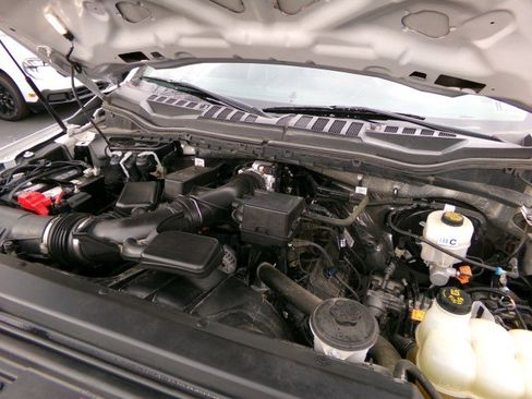 Used 2020 Ford F250 Lariat w/ Chrome Package image 27