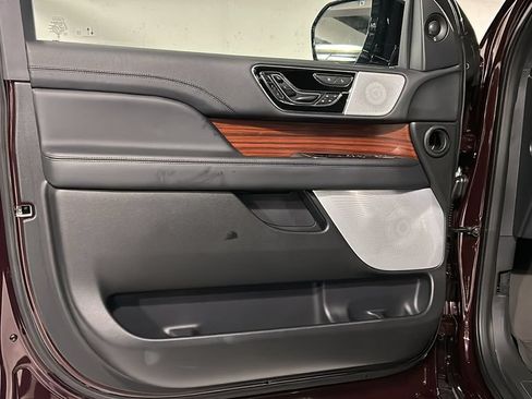 Used 2024 Lincoln Navigator L Reserve AWD/4WD image 11