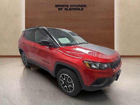 Used 2025 Jeep Compass Trailhawk AWD/4WD image 8
