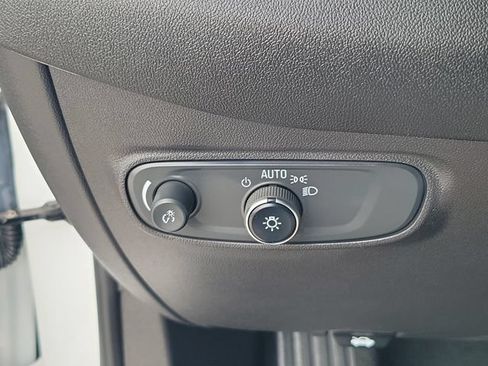 Used 2023 Chevrolet Equinox LS FWD image 18