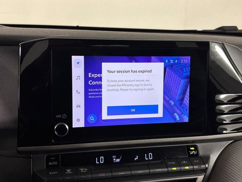 Used 2025 Toyota Camry SE w/ Convenience Package image 19