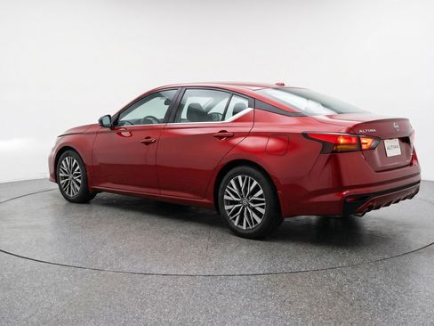 Used 2025 Nissan Altima 2.5 SV FWD image 6