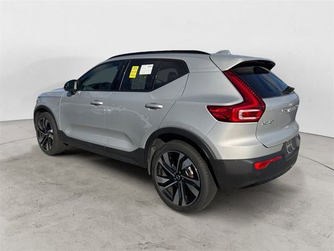 Certified 2025 Volvo XC40 B5 Plus image 30