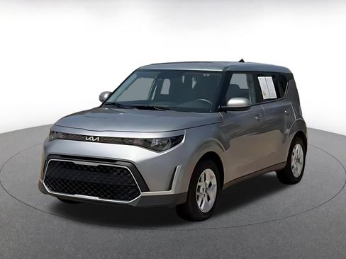 Used 2025 Kia Soul LX w/ LX Technology Package FWD image 7