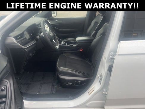 Used 2024 Jeep Grand Cherokee L Laredo image 15