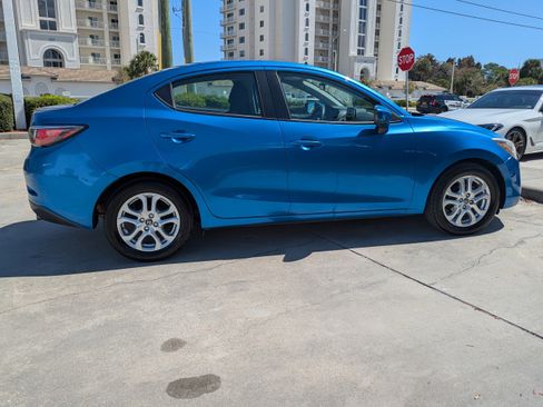 Used 2017 Toyota Yaris iA image 3