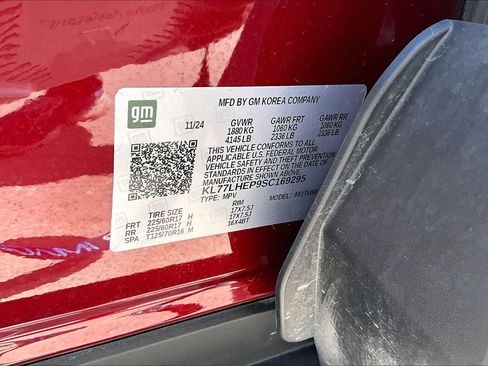 Used 2025 Chevrolet Trax LT FWD image 31
