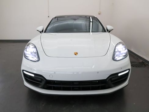 Used 2022 Porsche Panamera image 8