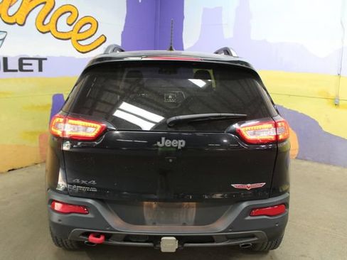 Used 2017 Jeep Cherokee Trailhawk AWD/4WD image 7