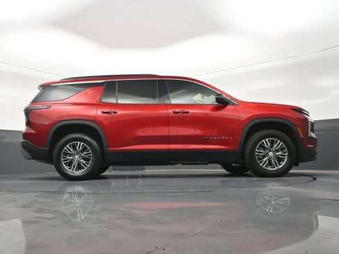 Used 2024 Chevrolet Traverse LT FWD image 30