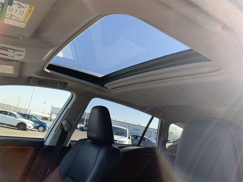 Used 2014 Toyota RAV4 Limited image 22