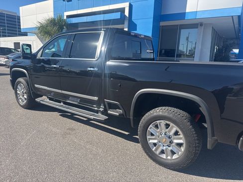 Used 2024 Chevrolet Silverado 2500 High Country w/ High Country Premium Package image 4